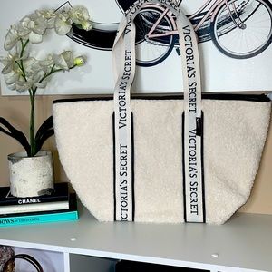 Victoria’s Secret Zipper Sherpa Tote
